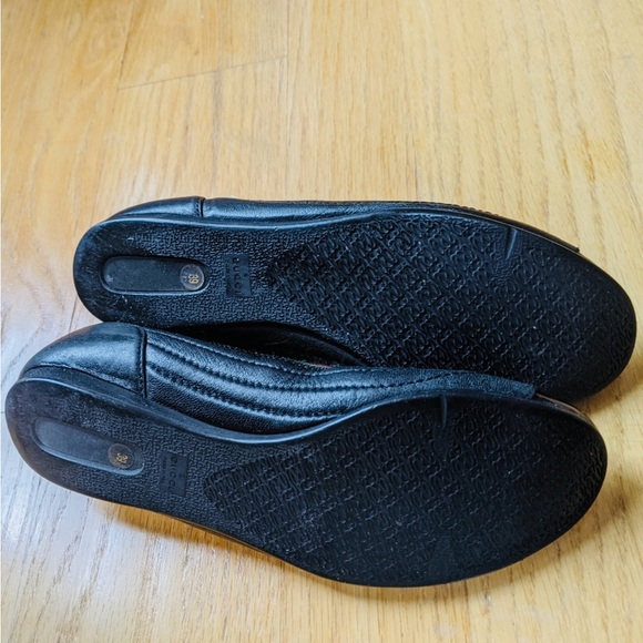 Gucci Black Ballerina Flats, with Guccis Classic Iconic Red & Green Band - Picture 3 of 5